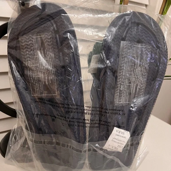 *VS/PINK DOUBLE STRAP PILLOW SLIDES* - Picture 3 of 4